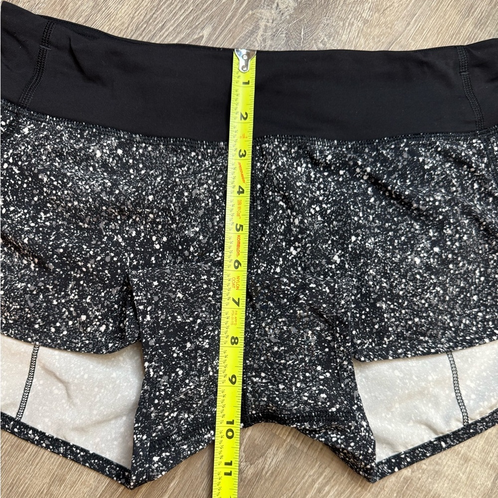 Lululemon Speed Short
Mini Splatter White Black / Black Size 4 - Picture 9 of 13